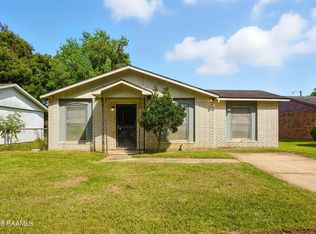 104 Town Homes Dr, Lafayette, LA 70501