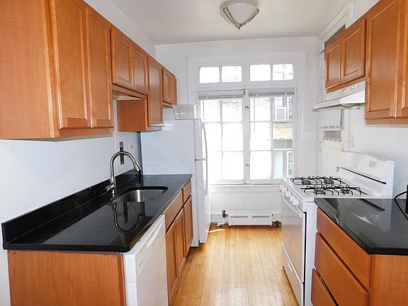 4th image of 909 Elmwood Ave #12