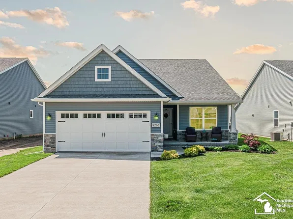8265 Grande Lake Cir, Temperance, MI 48182