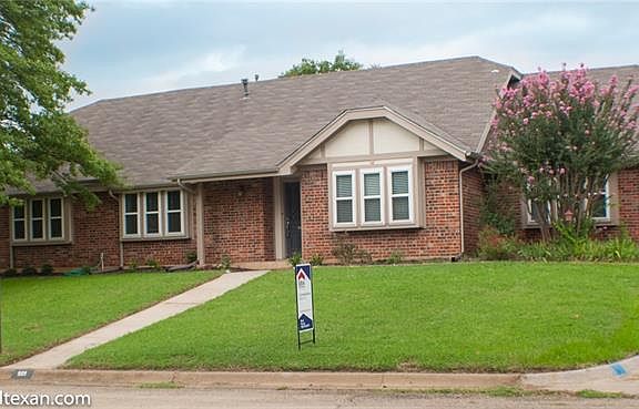 2nd image of 909 Sandpiper Dr