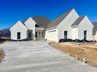 421 Aurora Cir, Canton, MS