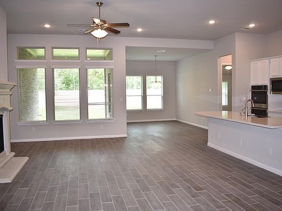 4th image of 611 Huisache Grove Ln