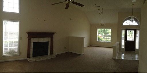3rd image of 2825 Fair Oaks Dr