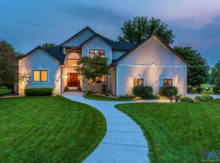 5201 S Sawgrass Cir, Sioux Falls, SD 57108