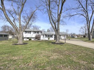300 South Dr, Mount Zion, IL 62549