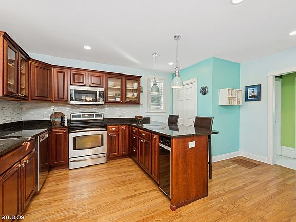 4th image of 524 Clay St