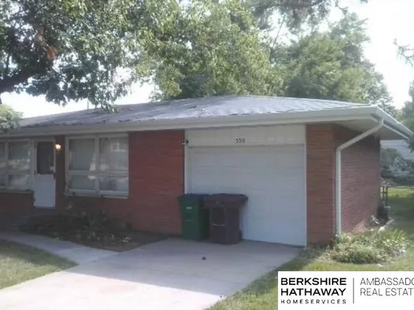 530 Brookside Dr, Lincoln, NE 68528
