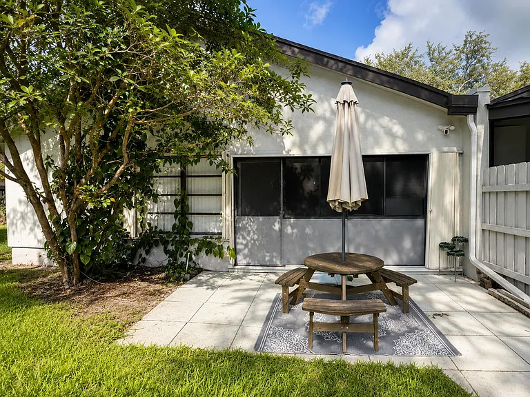 4086 Palm Forest Dr S — Photo 15