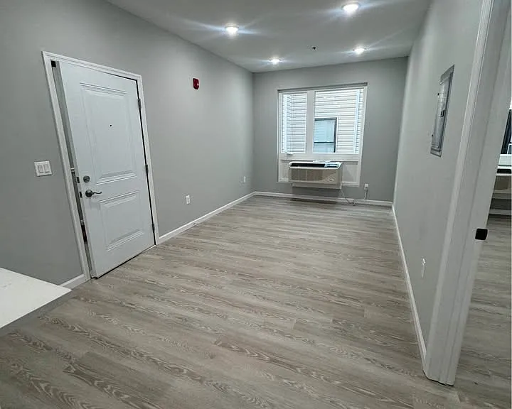 224 Graham Ave #203 — Photo 4