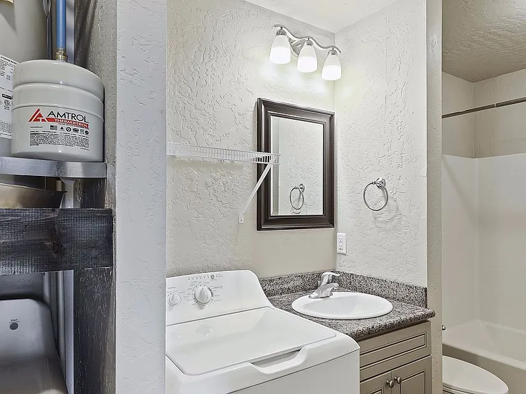 13908 W Bergen Dr — Photo 6