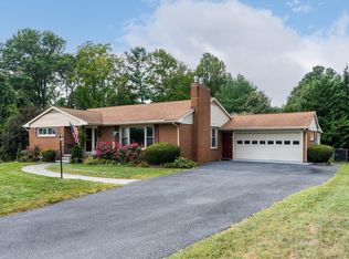 810 Fairway Dr, Waynesboro, VA 22980