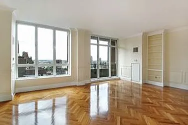 Rented by Beekman Regent Leasing 