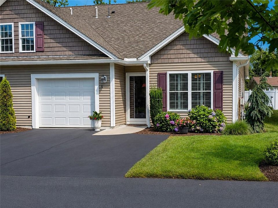 1st image of 5 Rivers Edge Dr