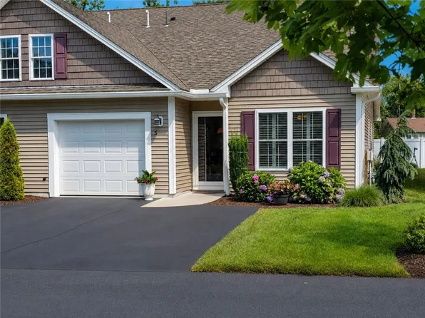 5 Rivers Edge Dr, Coventry, RI 02816
