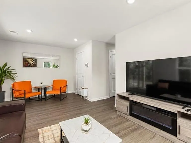 207 Falcon Ave — Photo 12