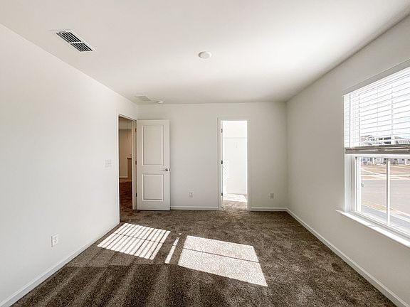3rd image of 11157 Godwit Ln