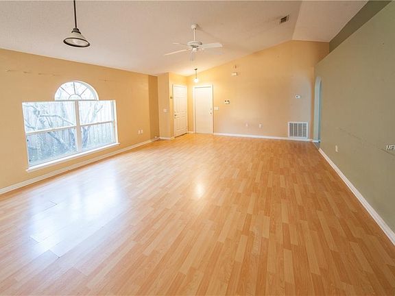 2nd image of 5843 Lake Front Dr