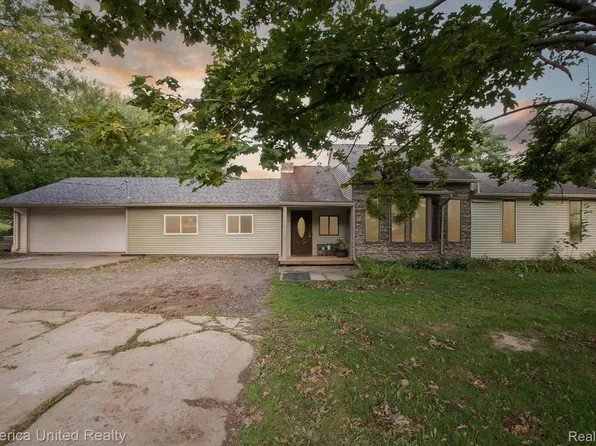 323 S Truhn Rd, Fowlerville, MI 48836