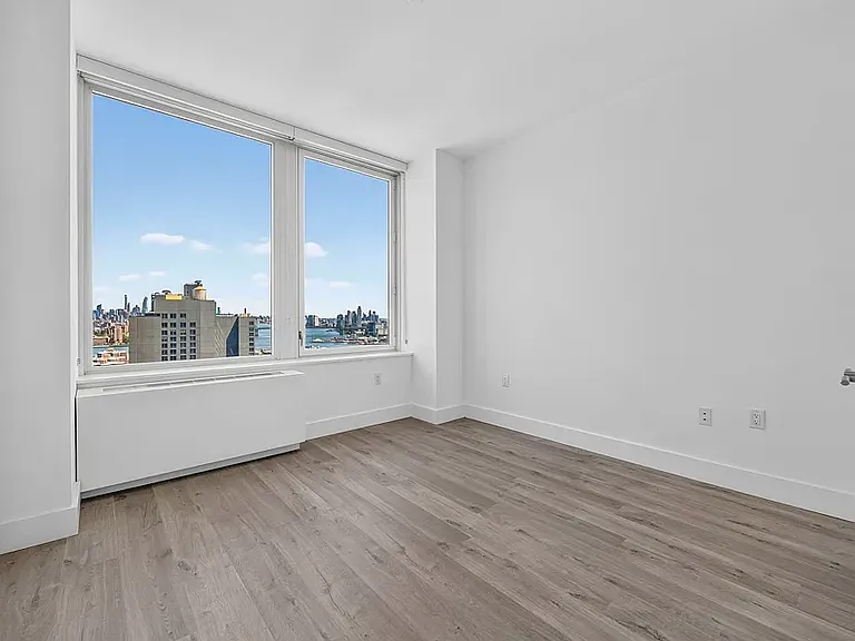 86 Fleet Pl #27R — Photo 5