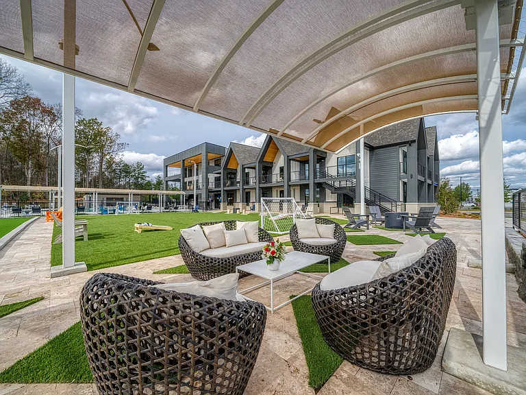 Blu South - Outdoor Lounge