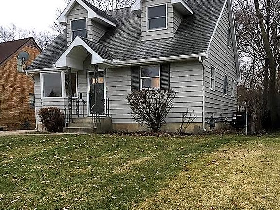 2nd image of 717 S Twyckenham Dr