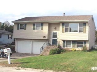 1111 Meadow Ln, Colona, IL 61241