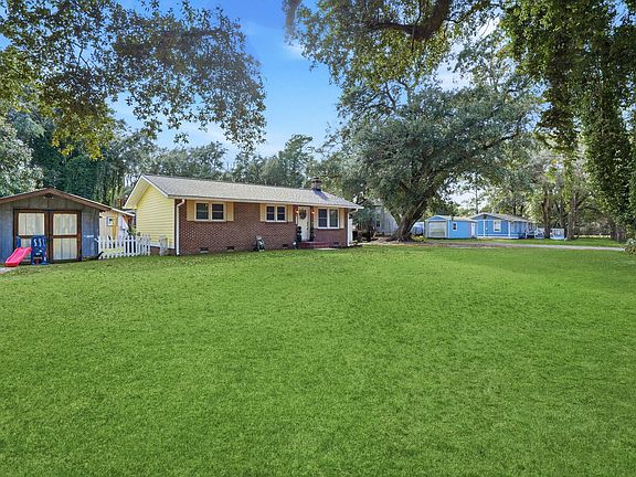 3rd image of 939 Black Oak Rd