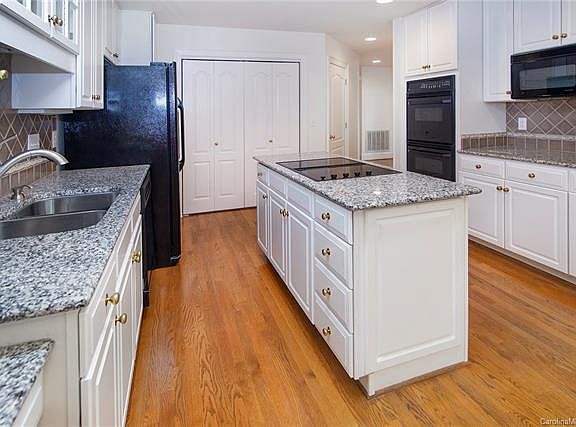 2nd image of 5633 Ballinard Ln