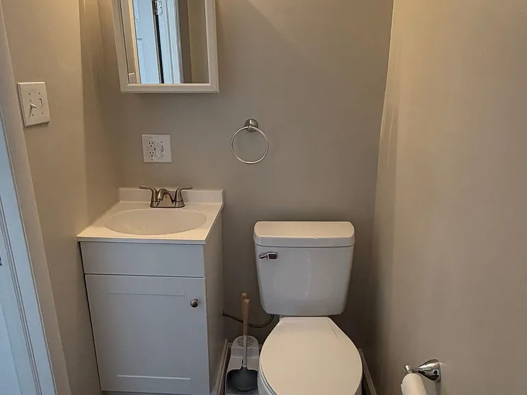 720 E Market St #101 — Photo 2