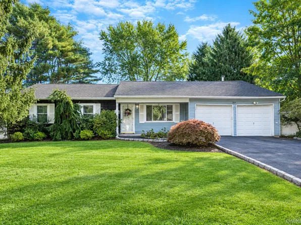 211 Mount Sinai Coram Road, Coram, NY 11727