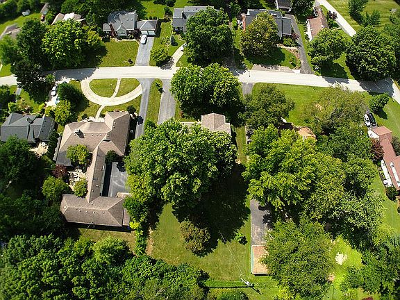 5th image of 444 Pleasantwood Dr