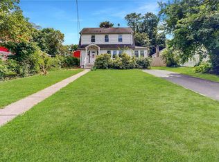 22 Elm Ave, Glen Cove, NY 11542