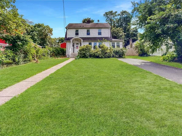 22 Elm Avenue, Glen Cove, NY 11542