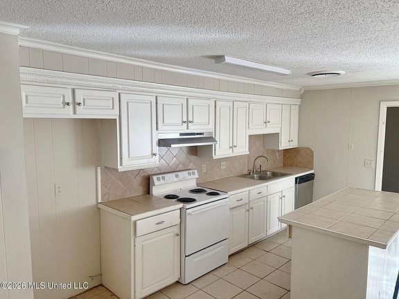 2nd image of 800 Meadow Hill Dr