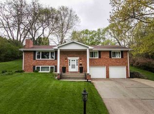 1260 Arrowhead Dr, Dubuque, IA 52003