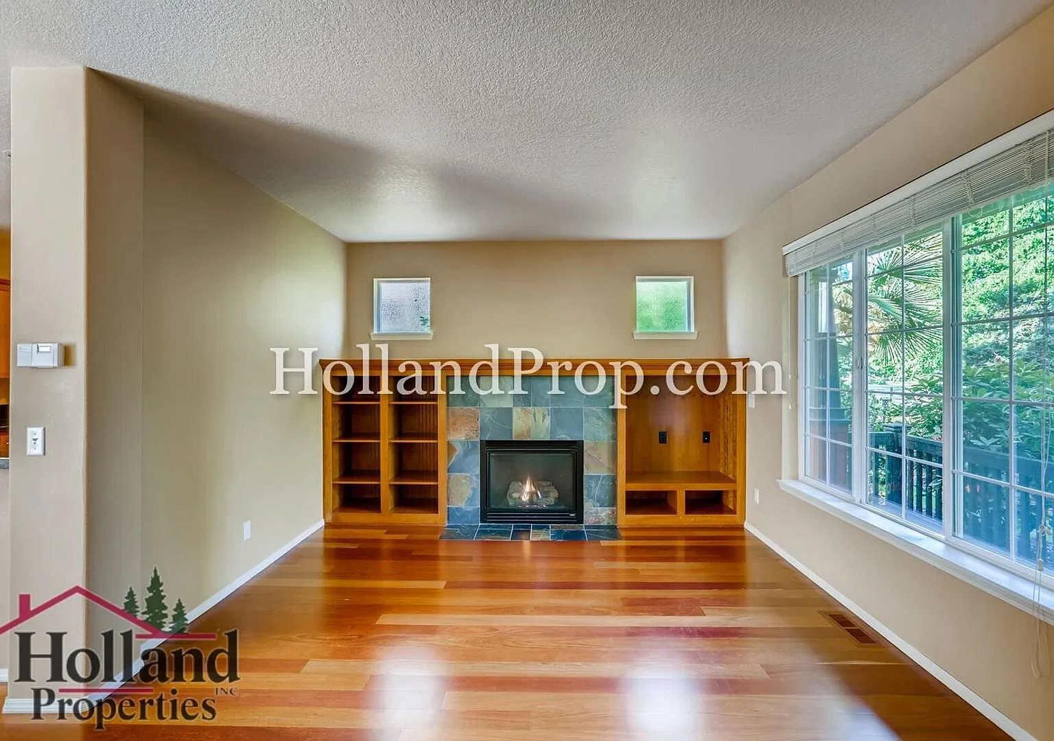 Beautiful 3 Bedroom 2.5 Bathroom Home in Hillsboro! — Photo 4