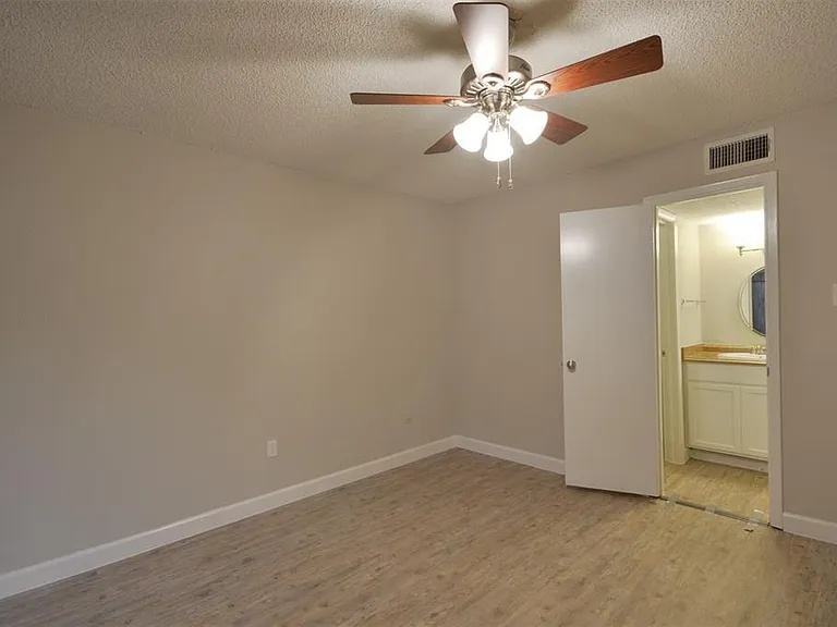 1326 Town Cir #1 — Photo 14