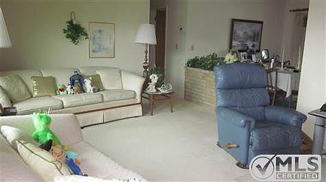 3rd image of 203 W Nicolet Blvd