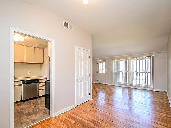 4th image of 2276 Pittsfield Blvd