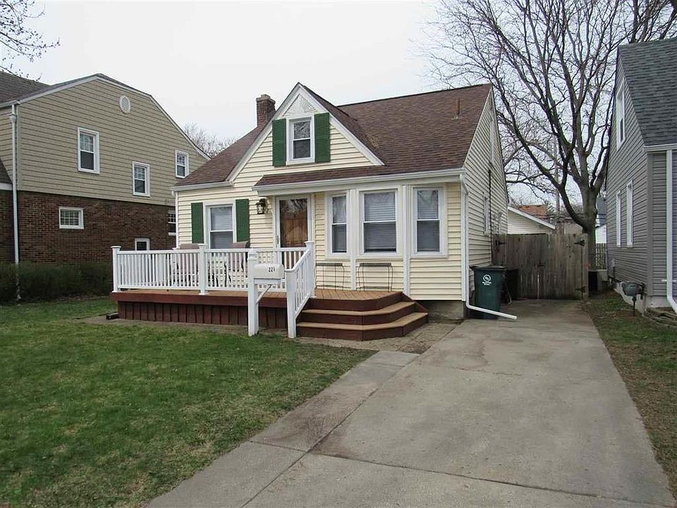 1st image of 221 Girard Ave