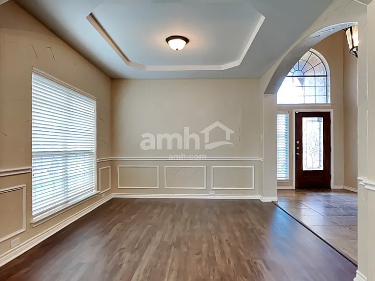 404 Roundrock Ln — Photo 6