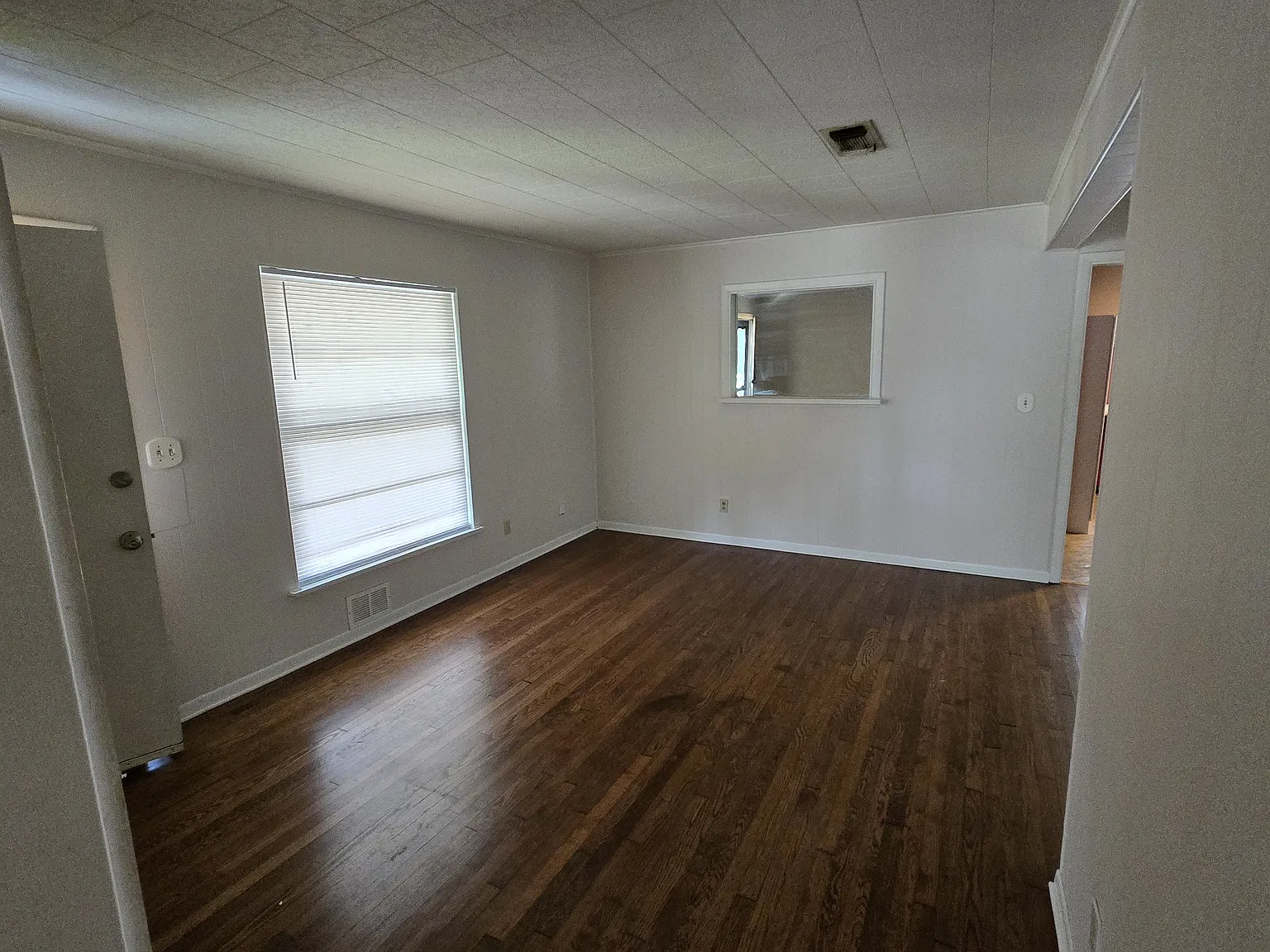 2 bed, 891 sqft, $1,350 — Photo 3