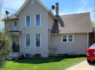 40 N Union St, Elgin, IL 60123