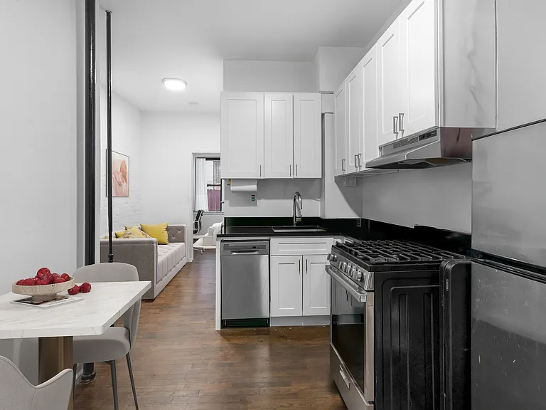 112 E 4th St #6RE — Photo 1