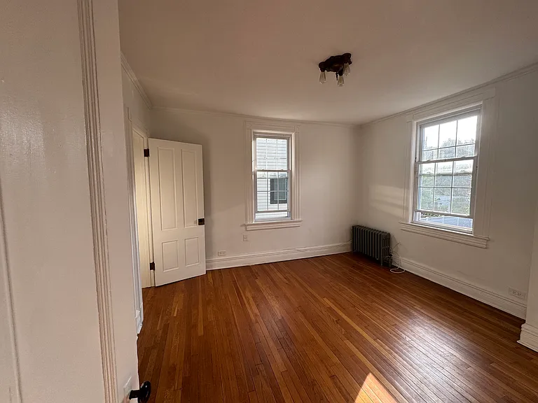330 Van Duzer St #2 — Photo 1
