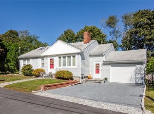18 Randall Ln, Portsmouth, RI 02871