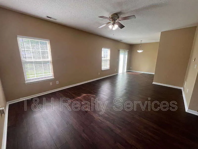 3 bed, 2.5 bath, 1440 sqft, $1,875 — Photo 4