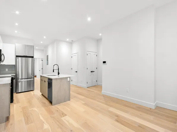 113 West 13th Street image 3 of 15
