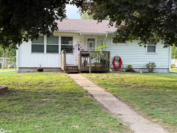 613 E College St, Toledo, IA 52342
