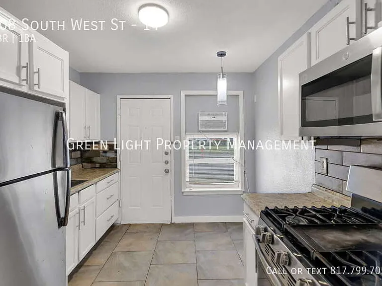 308 S West St #14 — Photo 14